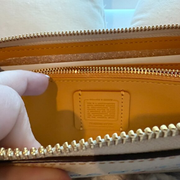 NWT COACH x Peanuts & Friends Zip Around Wallet/Wristlet - Picture 6 of 8